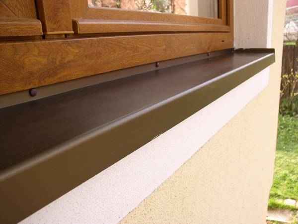 ALU  tažený parapet s nosem 40mm